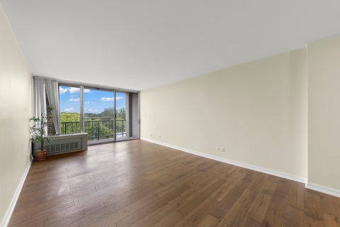 Tiny photo for 1043 S York Road #606, Bensenville, IL 60106 (MLS # 12757566)