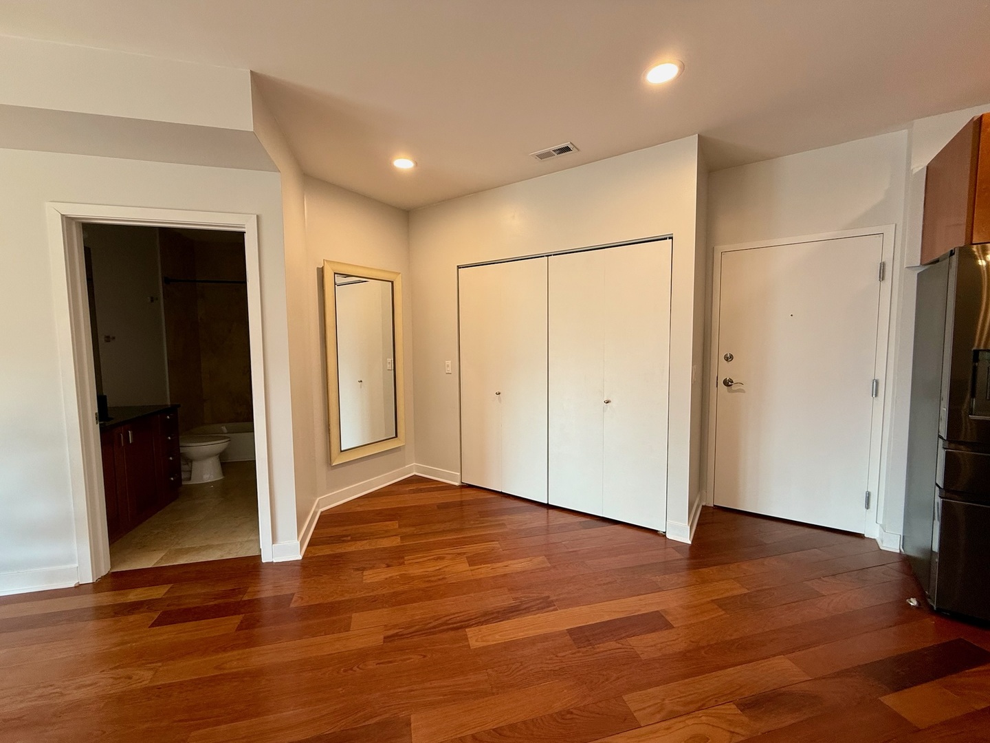 651 N MILWAUKEE Avenue 403