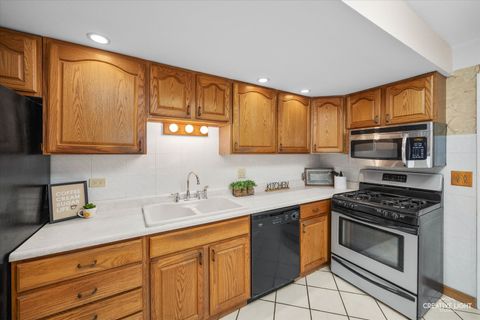 Tiny photo for 135 Fairlane Court #B, Bloomingdale, IL 60108 (MLS # 12488636)