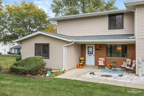 Photo of 135 Fairlane Court #B, Bloomingdale, IL 60108 (MLS # 12488636) Photo of 135 Fairlane Court #B, Bloomingdale, IL 60108 (MLS # 12488636)