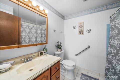 Tiny photo for 135 Fairlane Court #B, Bloomingdale, IL 60108 (MLS # 12488636)