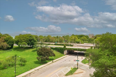 Tiny photo for 5555 N Sheridan Road #515, Chicago, IL 60640 (MLS # 12657953)