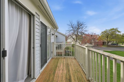 Tiny photo for 1606 PENNSBURY Court #C2, Wheeling, IL 60090 (MLS # 12618370)