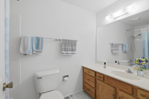 Tiny photo for 1606 PENNSBURY Court #C2, Wheeling, IL 60090 (MLS # 12618370)