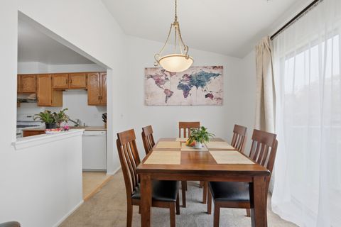 Tiny photo for 1606 PENNSBURY Court #C2, Wheeling, IL 60090 (MLS # 12618370)