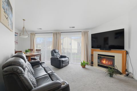Tiny photo for 1606 PENNSBURY Court #C2, Wheeling, IL 60090 (MLS # 12618370)