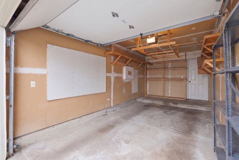 Tiny photo for 1606 PENNSBURY Court #C2, Wheeling, IL 60090 (MLS # 12618370)