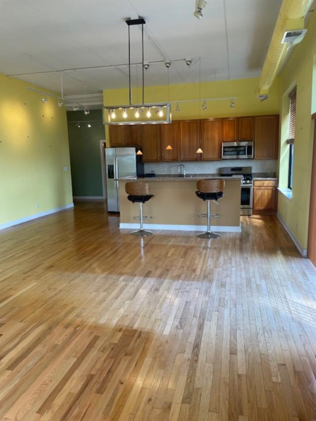 1635 W Belmont Avenue 602