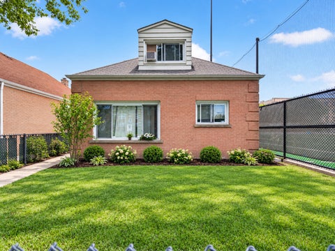 Photo of 2130 W Highland Avenue, Chicago, IL 60659 (MLS # 12752205)