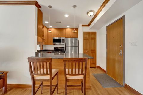 Tiny photo for 512 W Barry Avenue #401, Chicago, IL 60657 (MLS # 12466472)
