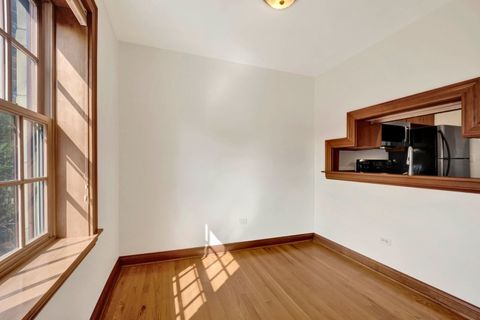 Tiny photo for 512 W Barry Avenue #401, Chicago, IL 60657 (MLS # 12466472)