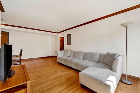Tiny photo for 512 W Barry Avenue #401, Chicago, IL 60657 (MLS # 12466472)