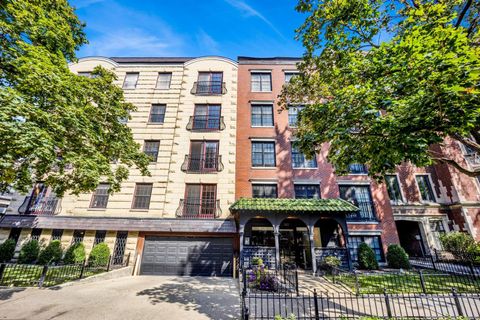 Tiny photo for 512 W Barry Avenue #401, Chicago, IL 60657 (MLS # 12466472)