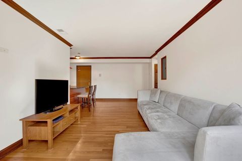 Tiny photo for 512 W Barry Avenue #401, Chicago, IL 60657 (MLS # 12466472)