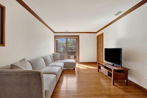 Tiny photo for 512 W Barry Avenue #401, Chicago, IL 60657 (MLS # 12466472)