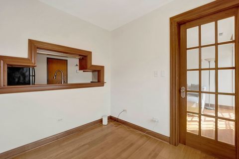 Tiny photo for 512 W Barry Avenue #401, Chicago, IL 60657 (MLS # 12466472)