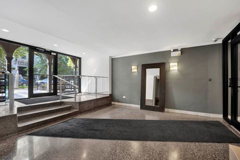 Tiny photo for 512 W Barry Avenue #401, Chicago, IL 60657 (MLS # 12466472)