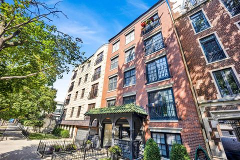 Tiny photo for 512 W Barry Avenue #401, Chicago, IL 60657 (MLS # 12466472)