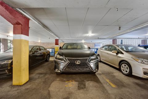 Tiny photo for 512 W Barry Avenue #401, Chicago, IL 60657 (MLS # 12466472)