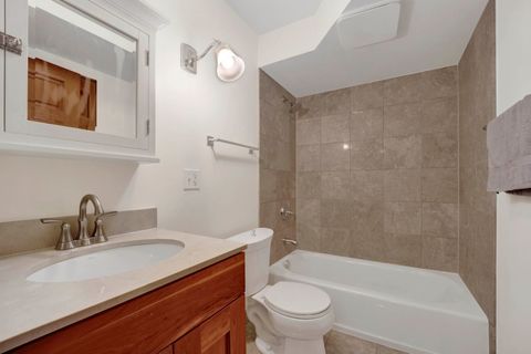 Tiny photo for 512 W Barry Avenue #401, Chicago, IL 60657 (MLS # 12466472)