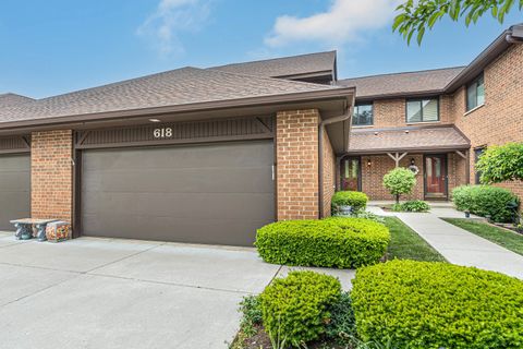 618 Cress Creek Lane Crystal Lake IL 60014