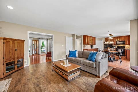 Tiny photo for 620 Lindsay Circle, North Aurora, IL 60542 (MLS # 12721501)