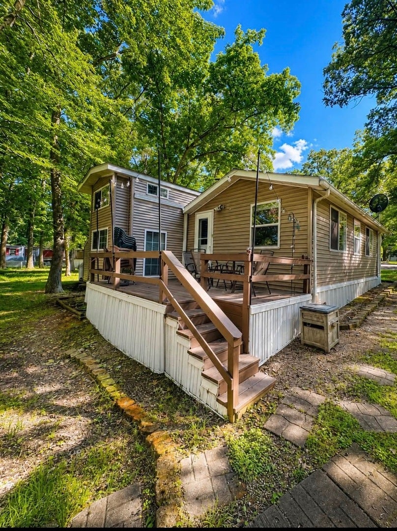 1-109 Woodhaven Lakes