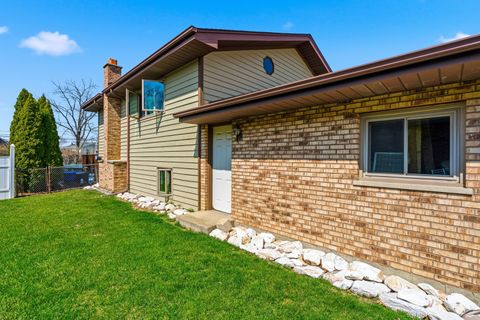 Tiny photo for 670 Kruk Street, Lemont, IL 60439 (MLS # 12597110)