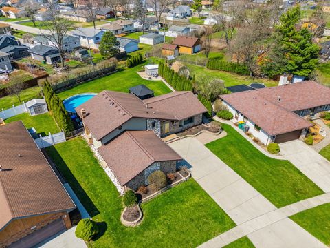 Tiny photo for 670 Kruk Street, Lemont, IL 60439 (MLS # 12597110)