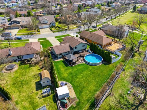 Tiny photo for 670 Kruk Street, Lemont, IL 60439 (MLS # 12597110)