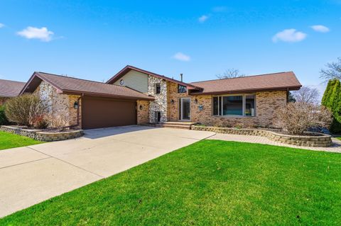Tiny photo for 670 Kruk Street, Lemont, IL 60439 (MLS # 12597110)