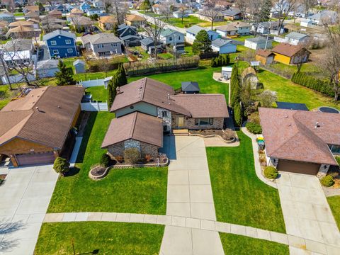 Tiny photo for 670 Kruk Street, Lemont, IL 60439 (MLS # 12597110)