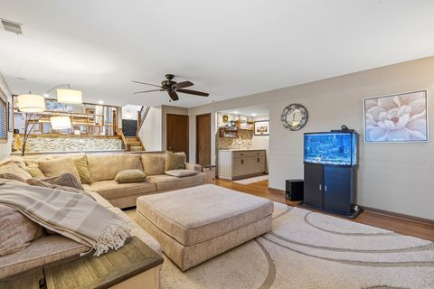 Tiny photo for 670 Kruk Street, Lemont, IL 60439 (MLS # 12597110)