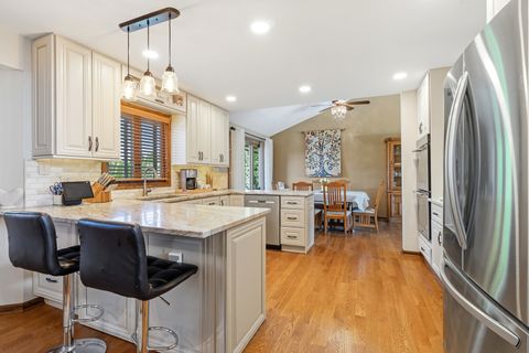 Tiny photo for 670 Kruk Street, Lemont, IL 60439 (MLS # 12597110)