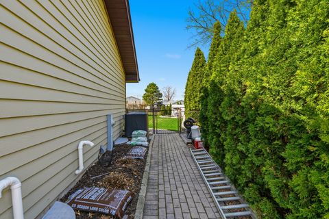 Tiny photo for 670 Kruk Street, Lemont, IL 60439 (MLS # 12597110)