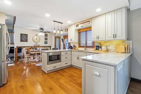 Tiny photo for 670 Kruk Street, Lemont, IL 60439 (MLS # 12597110)
