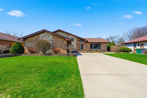 Tiny photo for 670 Kruk Street, Lemont, IL 60439 (MLS # 12597110)