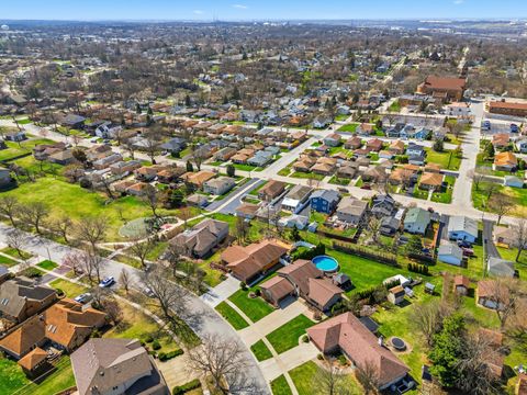 Tiny photo for 670 Kruk Street, Lemont, IL 60439 (MLS # 12597110)