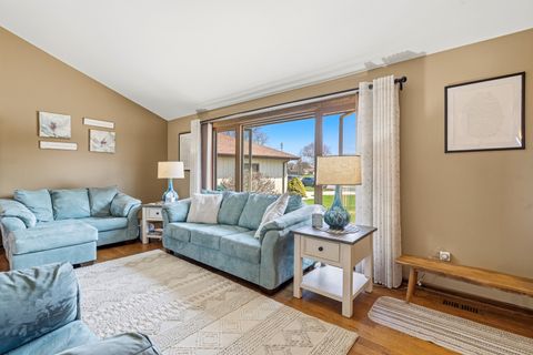 Tiny photo for 670 Kruk Street, Lemont, IL 60439 (MLS # 12597110)
