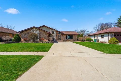 Tiny photo for 670 Kruk Street, Lemont, IL 60439 (MLS # 12597110)