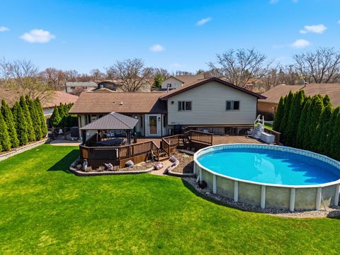 Tiny photo for 670 Kruk Street, Lemont, IL 60439 (MLS # 12597110)