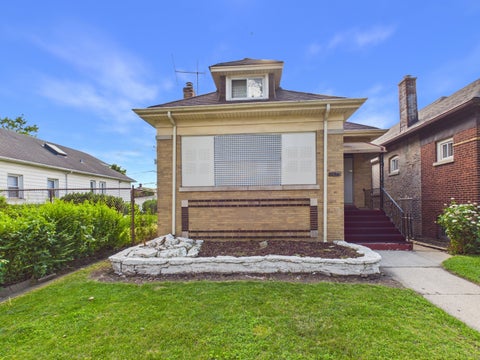 Photo of 7826 S Paxton Avenue, Chicago, IL 60649 (MLS # 12691682)