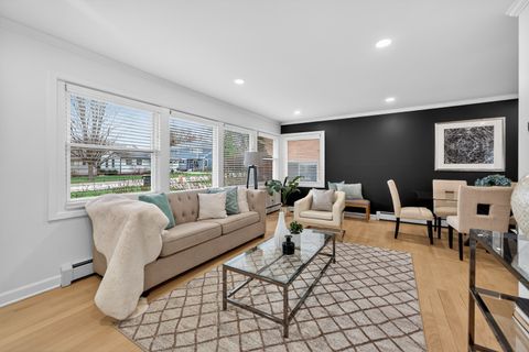 Tiny photo for 307 N Derbyshire Avenue, Arlington Heights, IL 60004 (MLS # 12605507)