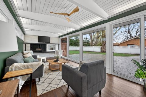 Tiny photo for 307 N Derbyshire Avenue, Arlington Heights, IL 60004 (MLS # 12605507)