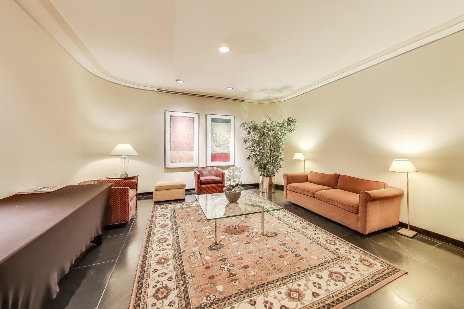 1310 N Ritchie Court 7B