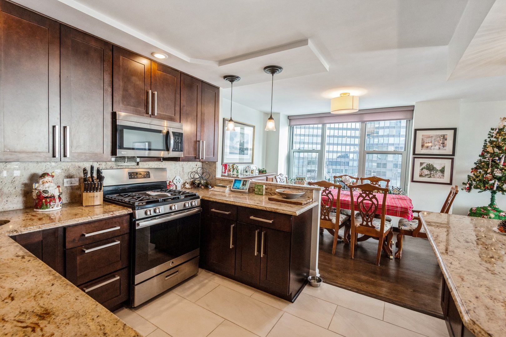 400 E RANDOLPH Street 3209