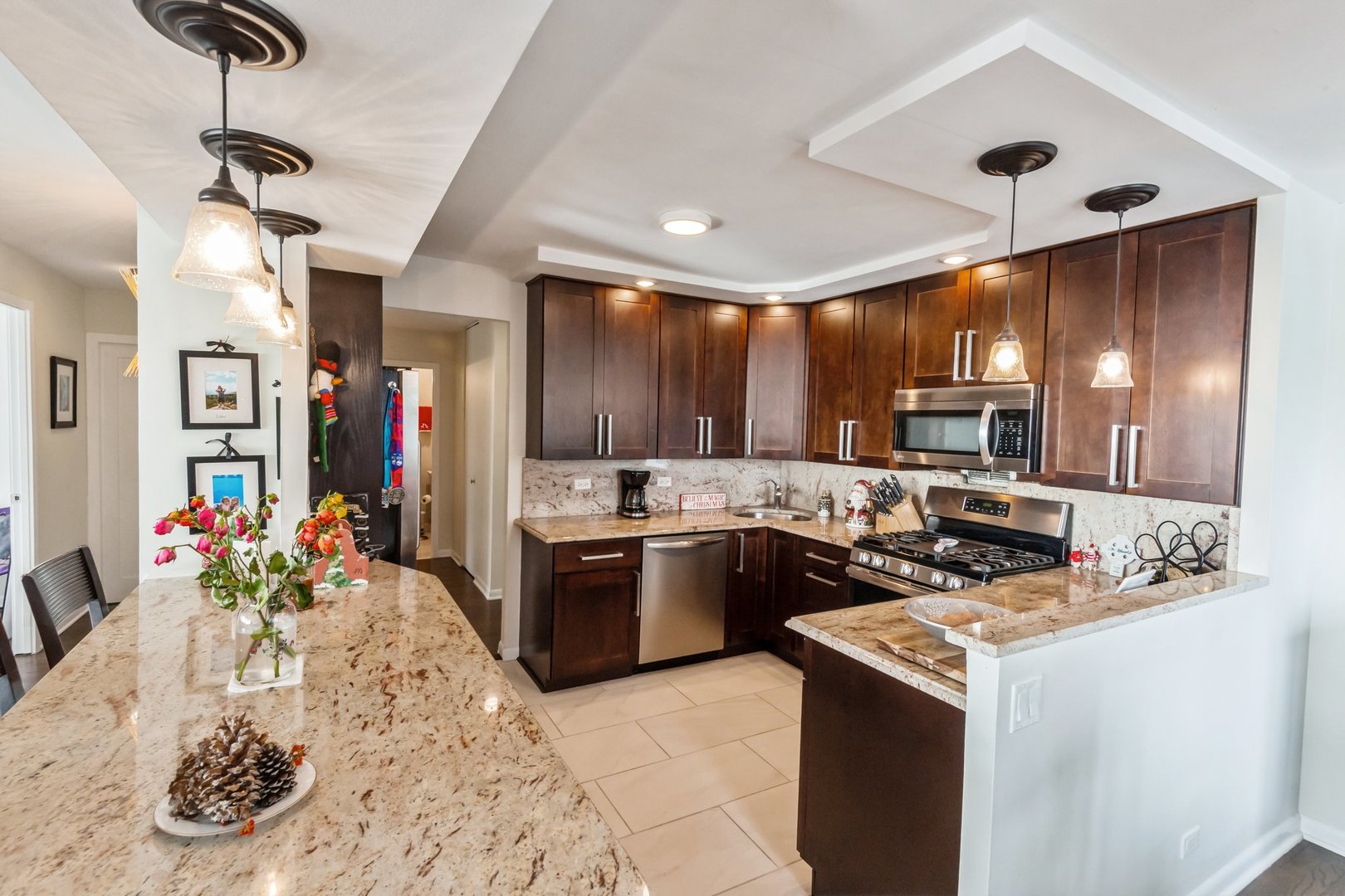 Chicago, Illinois 60601, United States, 2 Bedrooms Bedrooms, ,2 BathroomsBathrooms,Residential,Active,254038