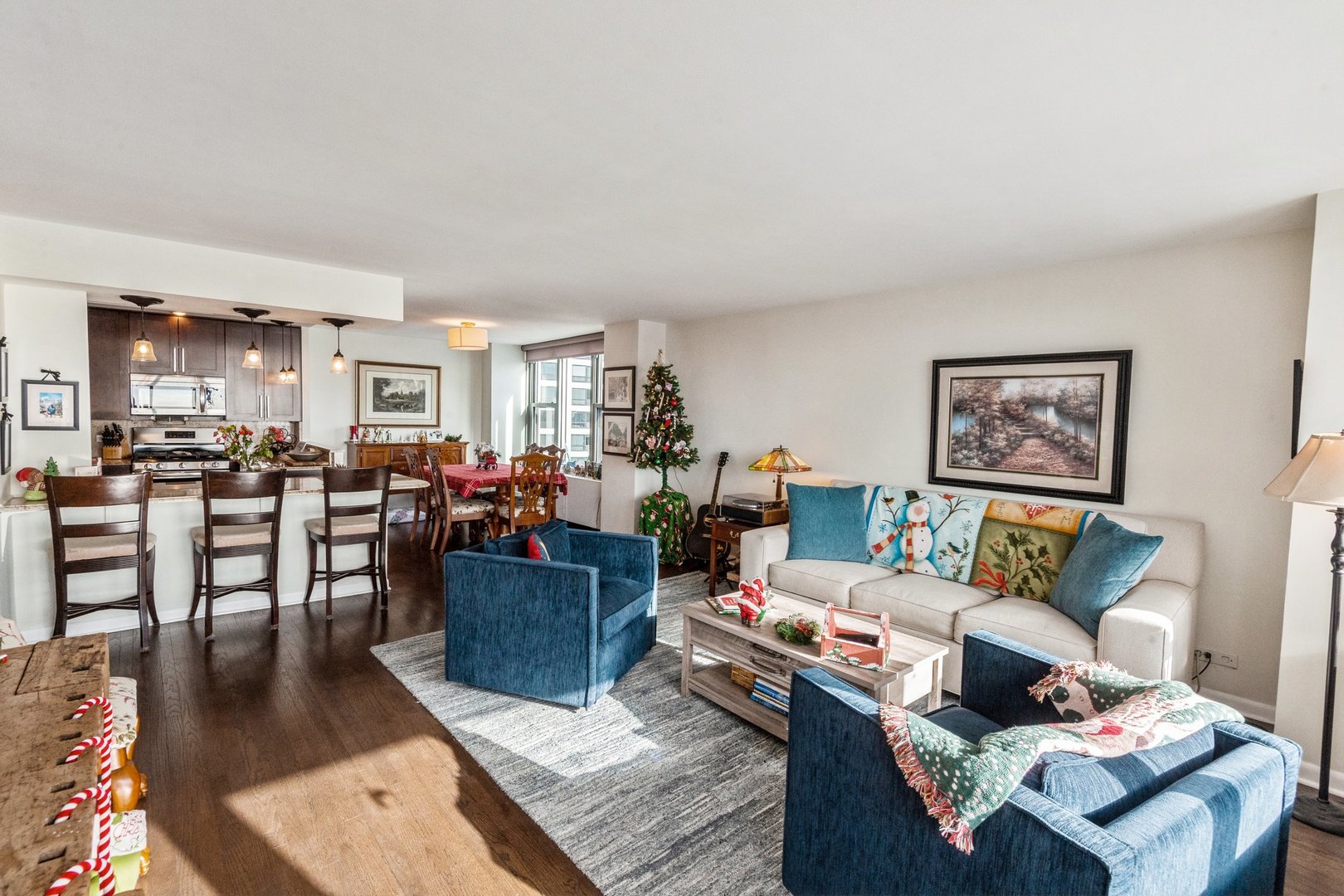 400 E RANDOLPH Street 3209