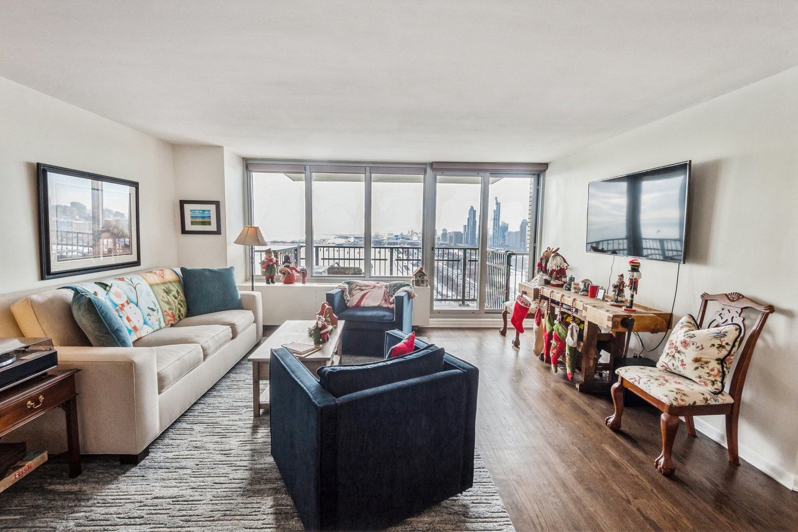 400 E RANDOLPH Street 3209