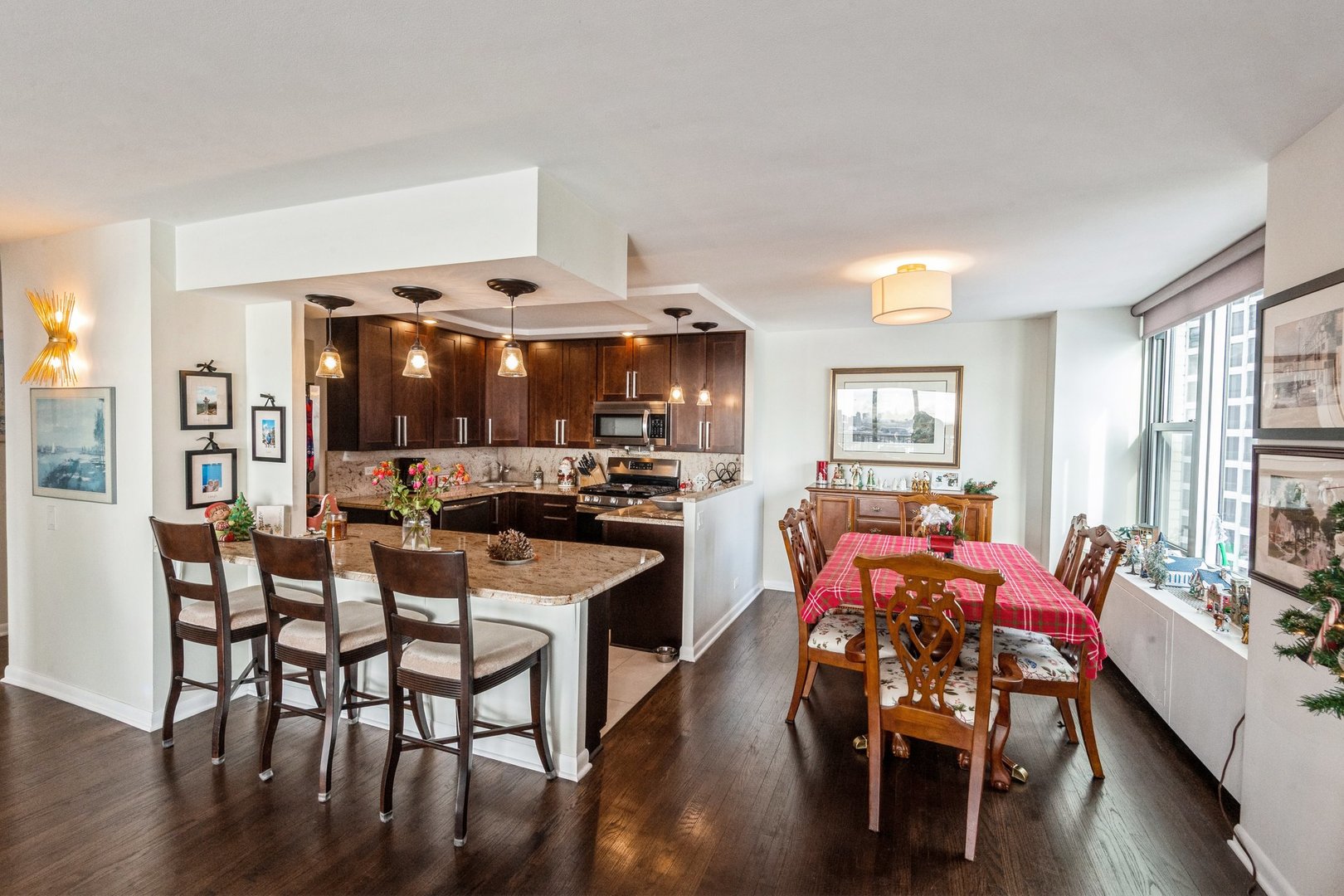 400 E RANDOLPH Street 3209